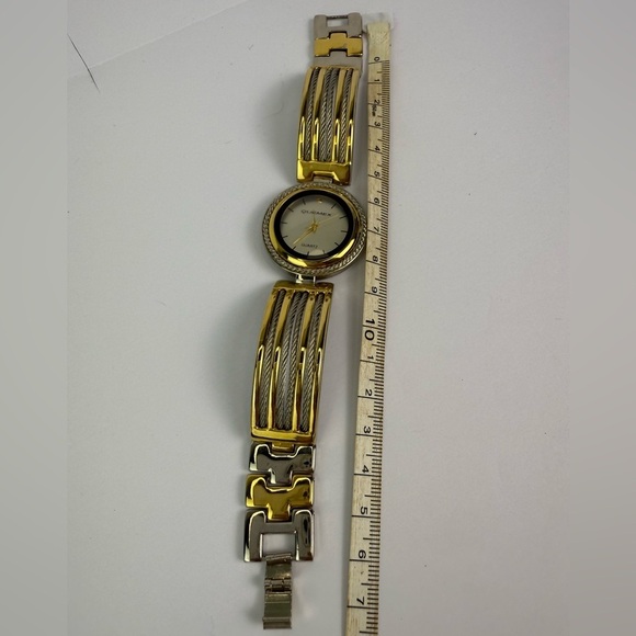 Vintage quartz dual tone watch